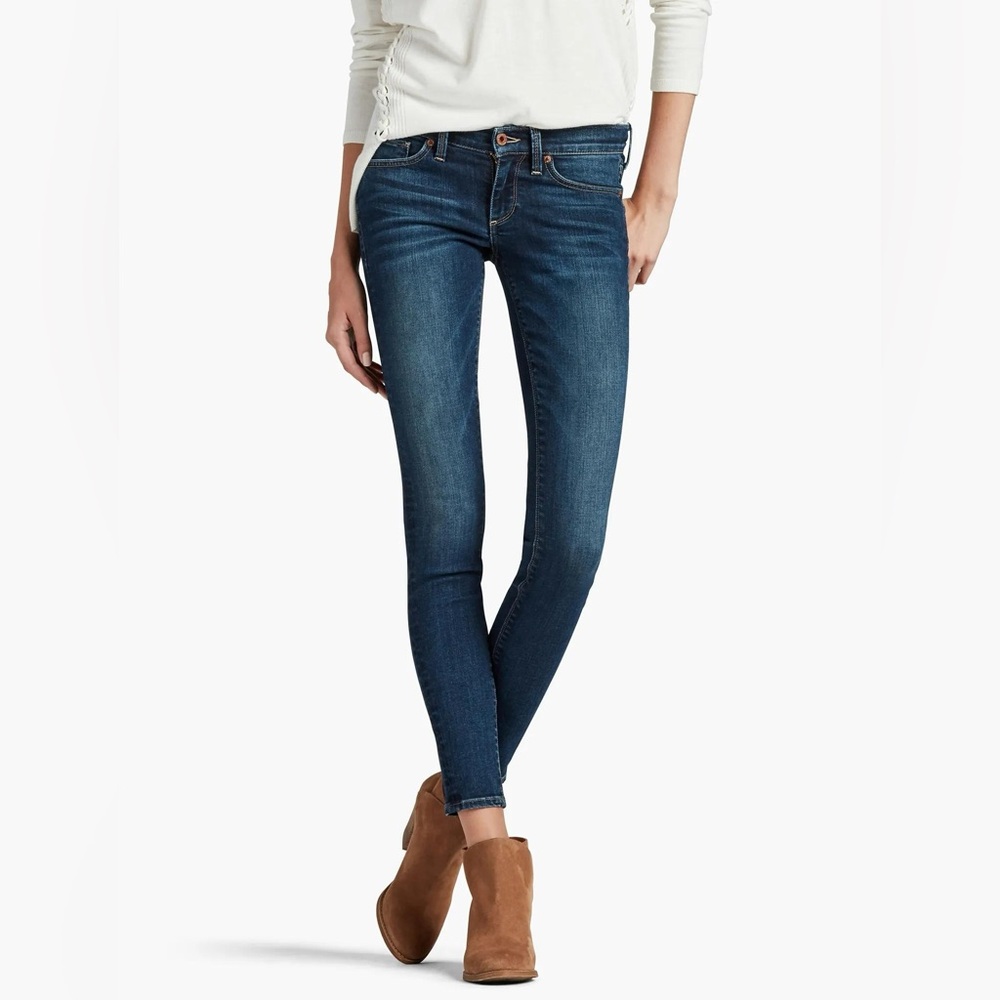 Lucky Brand Vintage Charlie Skinny Mid Rise in Medium whisker wash Size 14 / 32